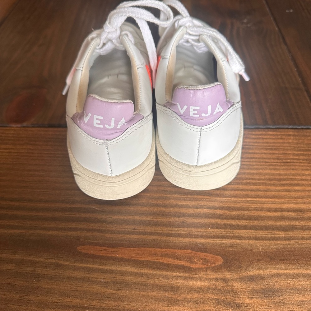 Madewell x Veja™ V-10 Leather Sneakers in Lilac and Neon Orange - Picture 5 of 7